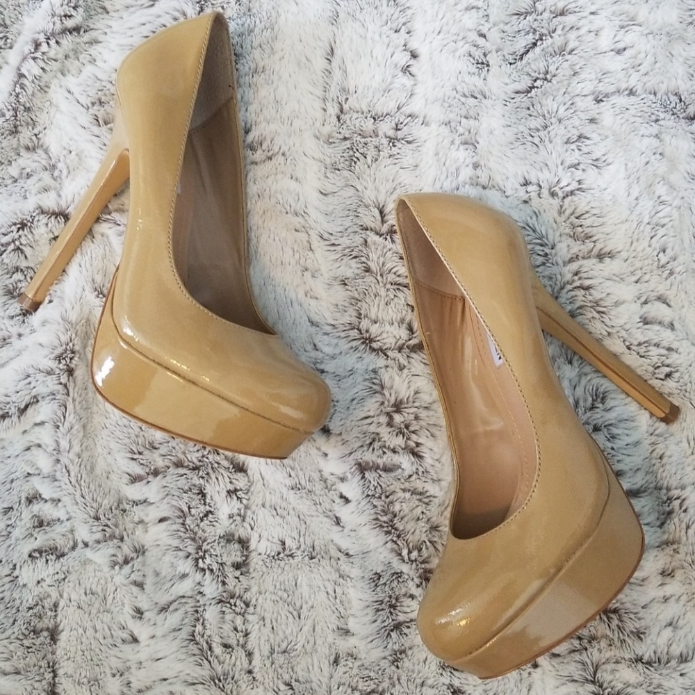 Size 7.5 steve madden nude heels